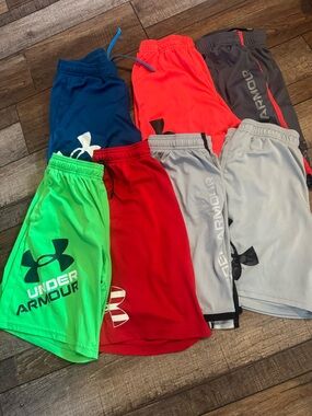 Like New Boys Under Armour Shorts Lot Youth XL
